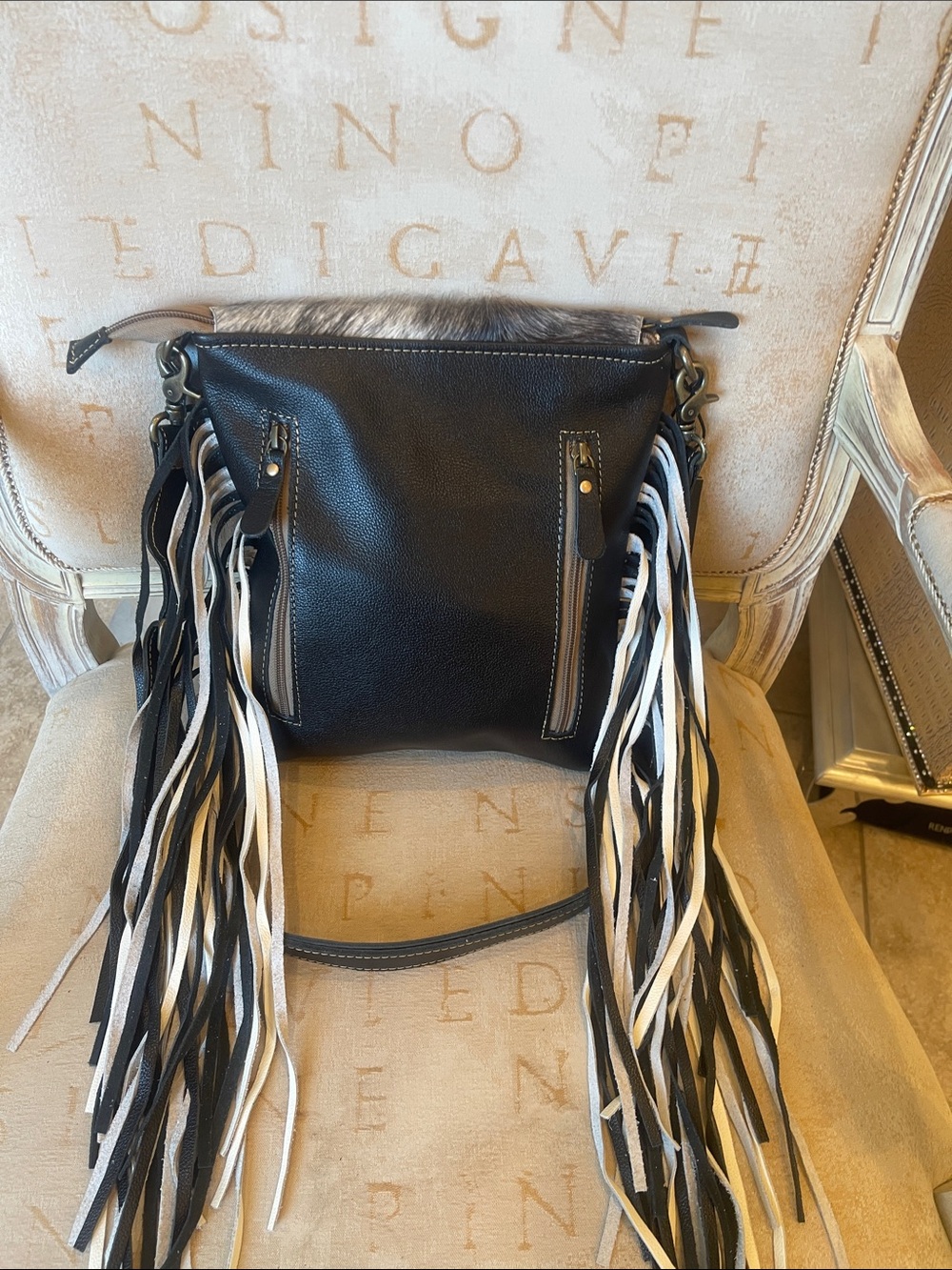 Myra-Corral Tempo Fringed
Concealed Carry Bag - Picture 4 of 5